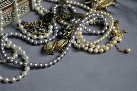 Collecting Art Deco Jewellery Pave Diamonds and Semi-Precious Materials