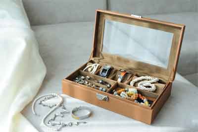 What Not To Do When Packing Jewelry for Moving